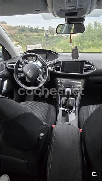 Usado Peugeot 308 Active 92 CV (67 kW) 2014 Gris / plata Berlina
