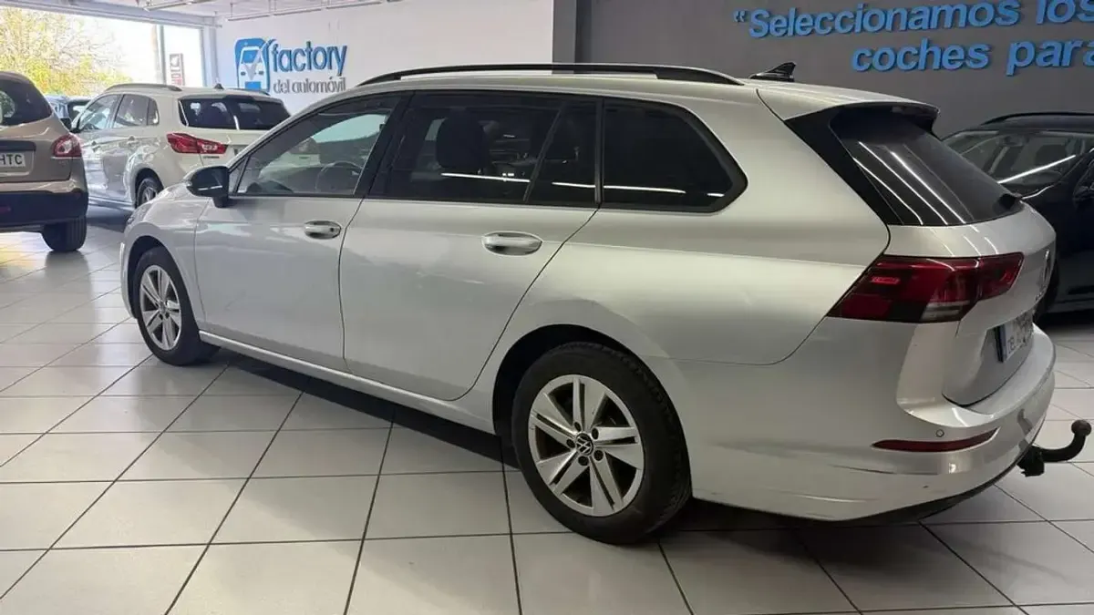 Usado VW Golf VII Life 110 CV (80 kW) 2021 Gris Utilitario