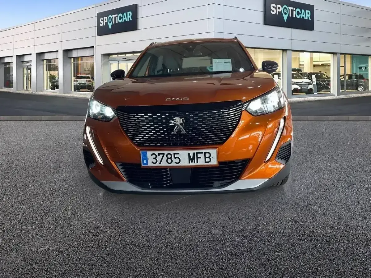 Usado Peugeot 2008 Allure 130 CV (95 kW) 2023 Naranja SUV