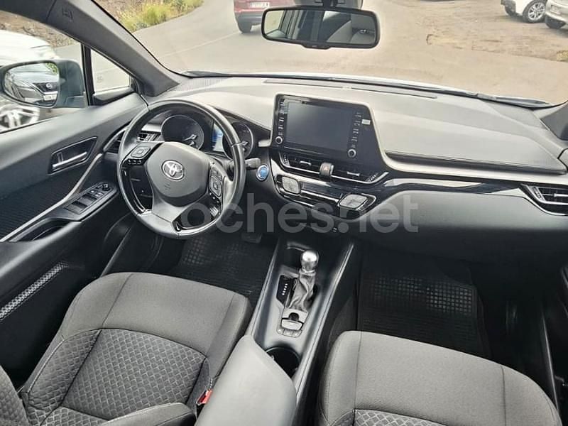 Usado Toyota C-HR Active 122 CV (89 kW) 2023 Gris / plata SUV