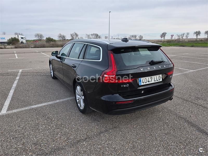 Usado Volvo V60 Momentum 150 HP (110 kW) 2020 Preto Carrinha