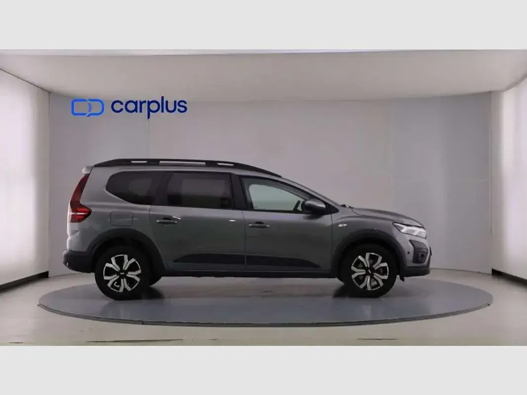Usado Dacia Jogger Expression 110 CV (80 kW) 2024 Gris Monovolumen