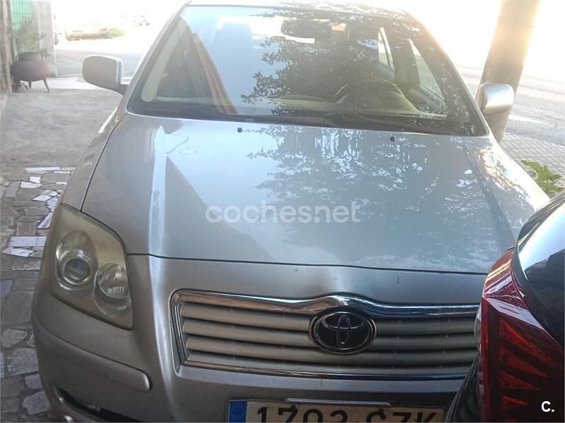 Gris / plata Usado 2004 Toyota Avensis Sol Berlina | 3300 € (Precio justo) - Imagen 1/4