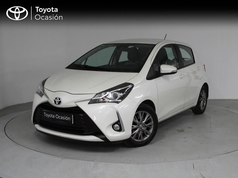 Usado Toyota Yaris Active 111 CV (81 kW) 2019 Blanco Berlina