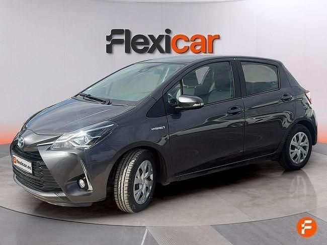 Usado Toyota Yaris Hybrid Active 100 CV (73 kW) 2019 Gris