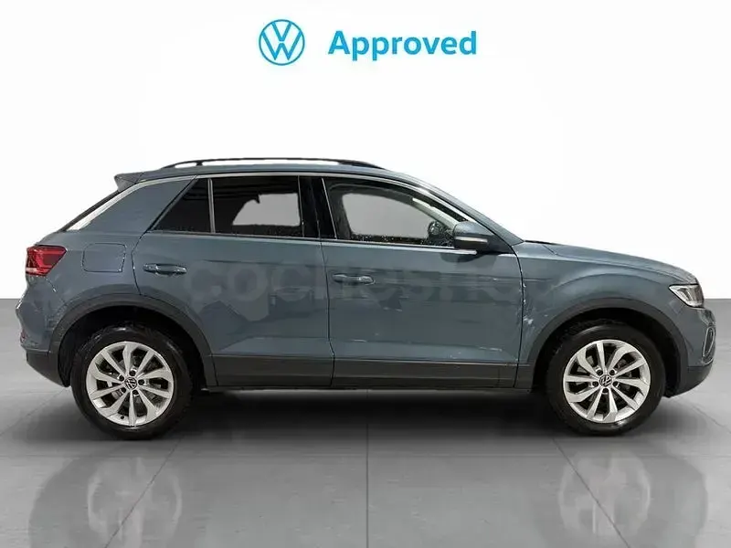 Usado VW T-Roc Life 150 CV (110 kW) 2023 Gris / plata SUV