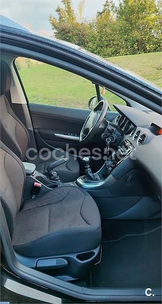 Usado Peugeot 308 SW Active 115 CV (84 kW) 2013 Negro Familiar