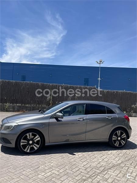 Begagnad Mercedes A200 Urban 136 HK (100 kW) 2012 Grå Sedan