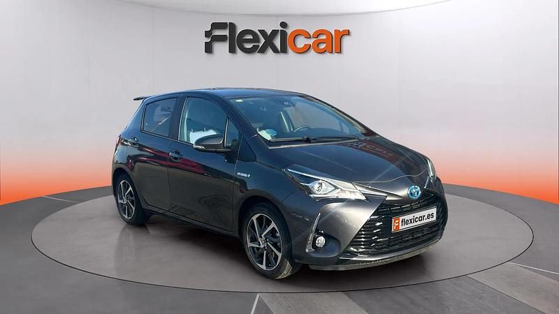 Usado Toyota Yaris Hybrid 100 CV (73 kW) 2020 Gris Utilitario