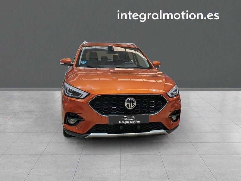 Usado MG ZS Luxury 111 CV (81 kW) 2022 Naranja Berlina