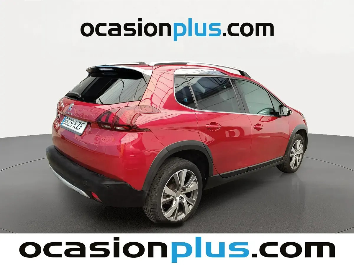 Usado Peugeot 2008 Allure 100 CV (73 kW) 2019 Rojo SUV