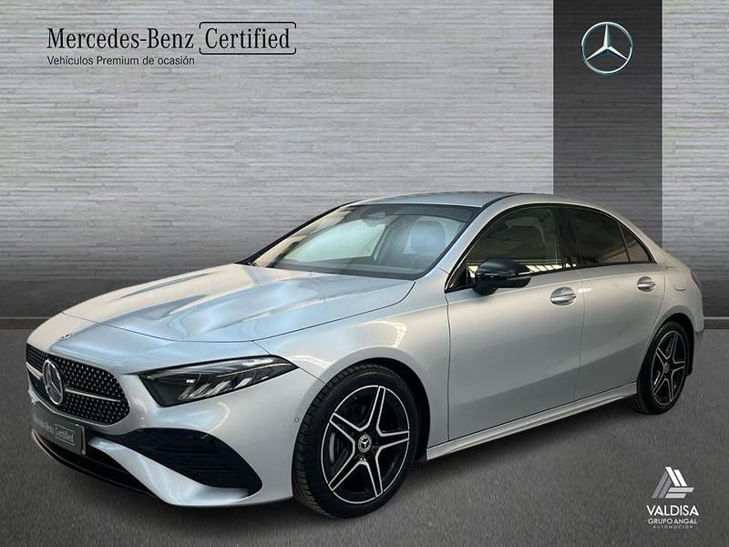 Gris Nuevo 2025 Mercedes A180 Berlina | 36.900 € (Precio justo) - Imagen 1/4
