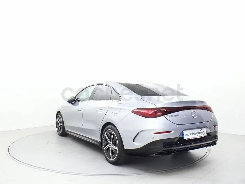 Usado Mercedes CLA180 136 CV (100 kW) 2026 Gris / plata Berlina