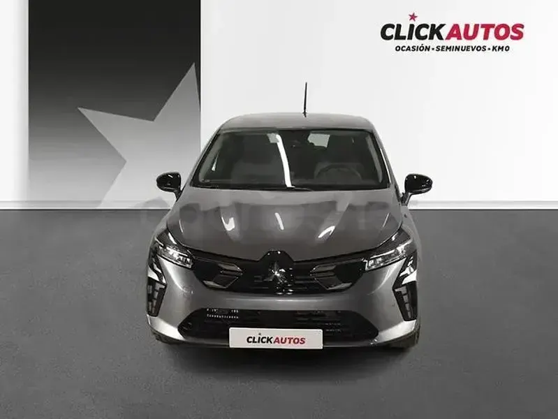 Usado Mitsubishi Colt Motion 90 CV (66 kW) 2025 Gris / plata Utilitario