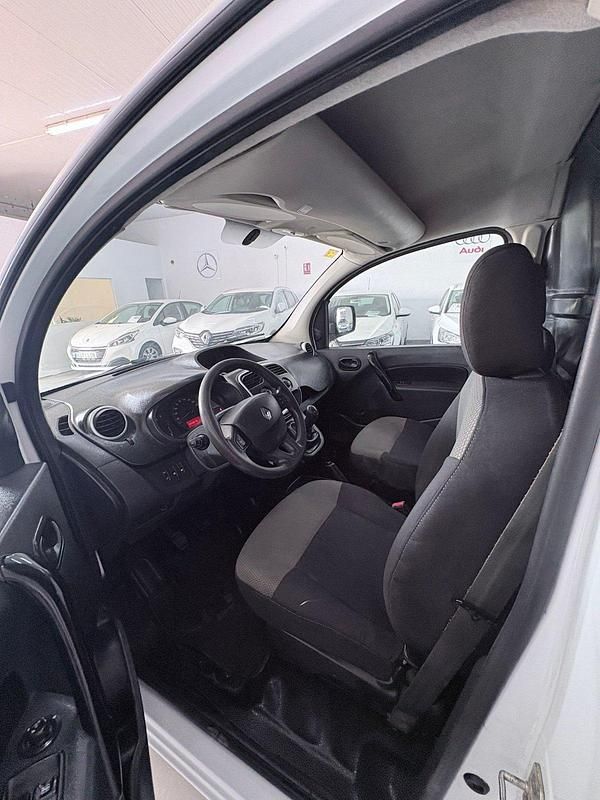 Begagnad Renault Kangoo 75 HK (55 kW) 2018 Vit Minibuss