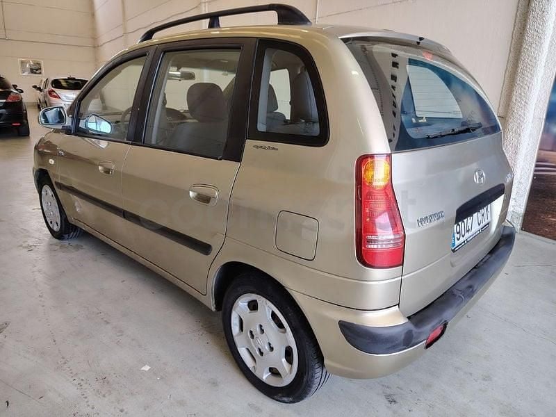 Usado Hyundai Matrix GLS 103 CV (75 kW) 2004 Beige Monovolumen