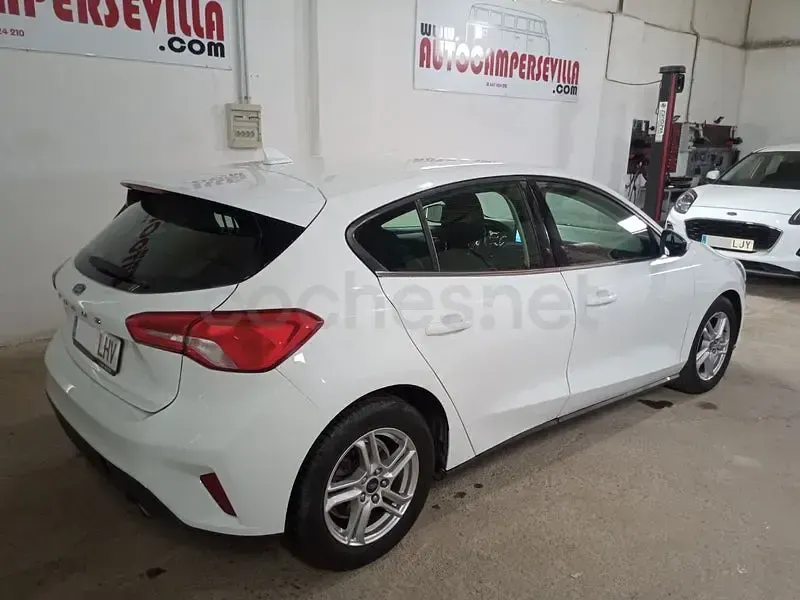 Usado Ford Focus Trend 120 CV (88 kW) 2020 Blanco Berlina