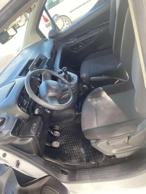 Usado Citroën Berlingo Feel 102 CV (75 kW) 2020 Blanco Monovolumen