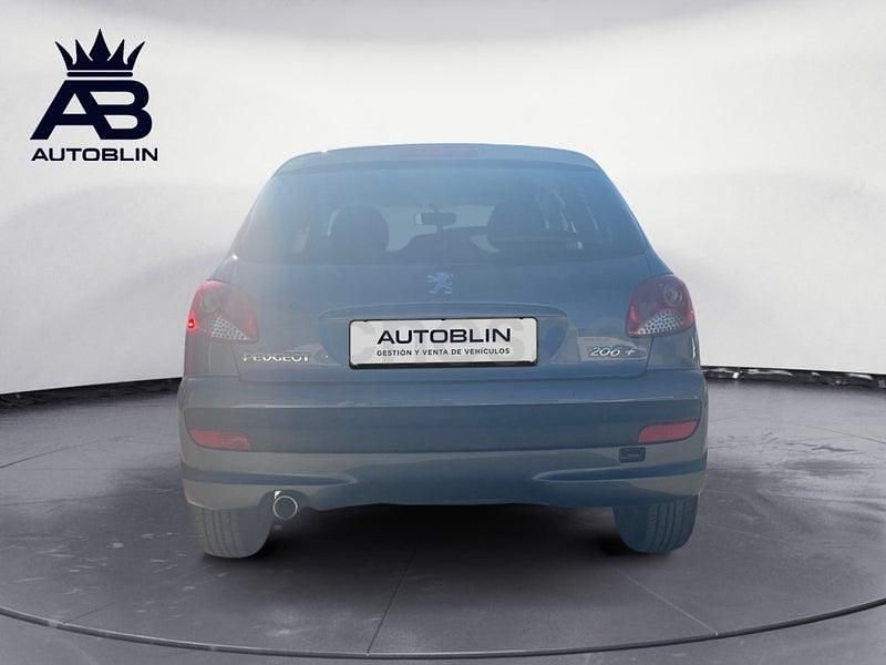 Usado Peugeot 206+ 70 CV (51 kW) 2011 Gris / plata Utilitario