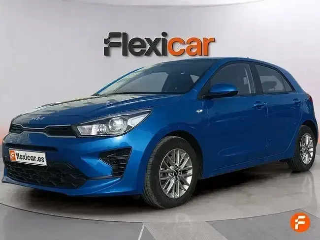 Usado Kia Rio 100 CV (73 kW) 2022 Azul Berlina