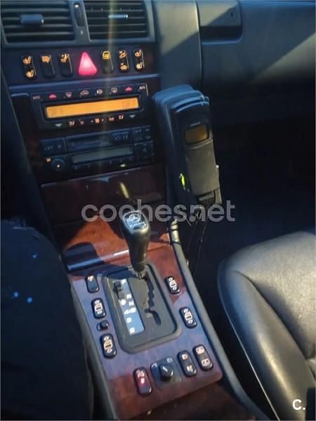 Usado Mercedes E280 Elegance 204 CV (150 kW) 1997 Azul Familiar