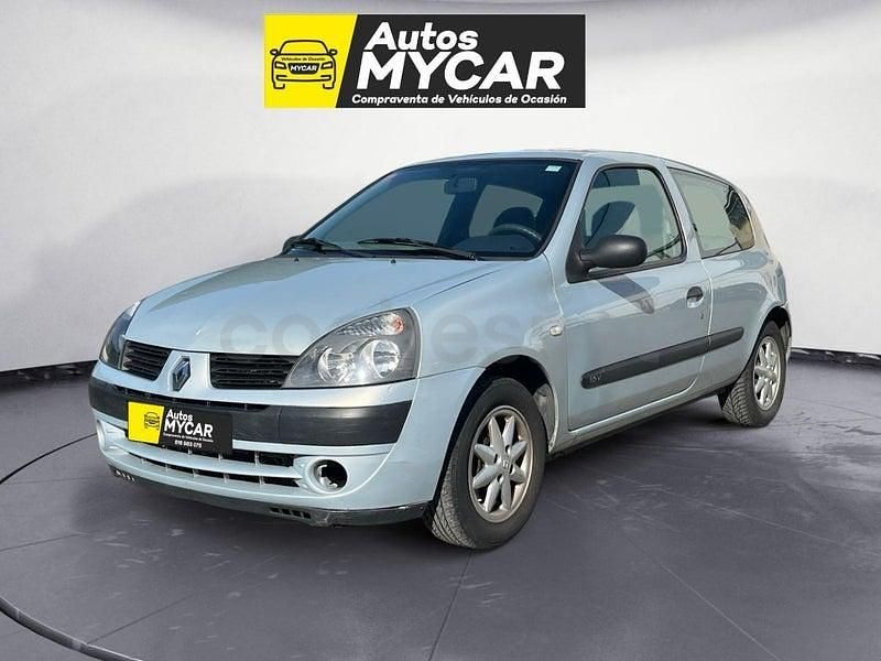 Usado Renault Clio II Privilege 75 CV (55 kW) 2004 Gris / plata Berlina