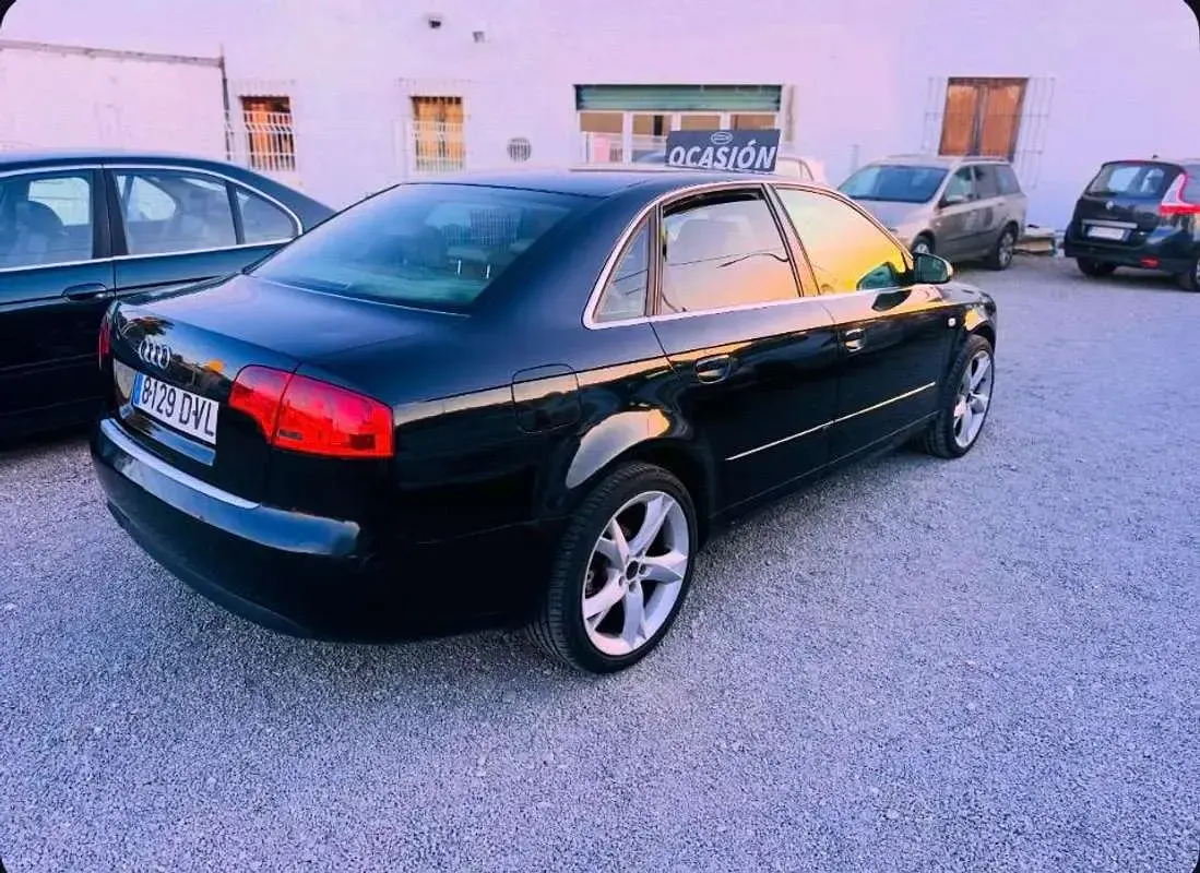Usado Audi A4 140 CV (102 kW) 2006 Negro Berlina