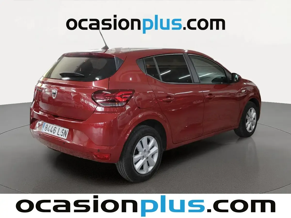 Usado Dacia Sandero Comfort 67 CV (49 kW) 2021 Rojo Utilitario