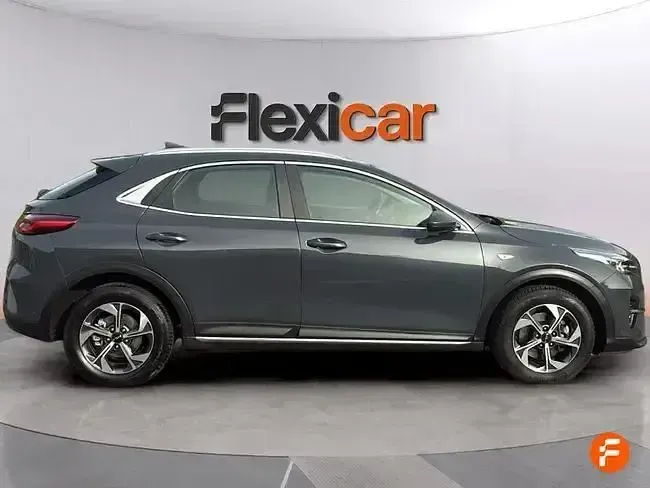 Usado Kia XCeed 120 CV (88 kW) 2022 Gris SUV