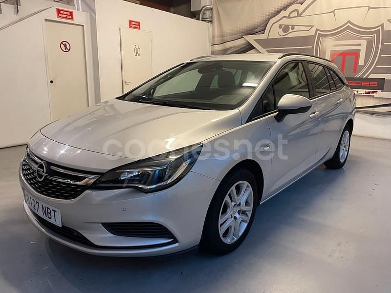 Gris / plata Usado 2016 Opel Astra Dynamic Familiar | 8990 € (Precio justo) - Imagen 1/4