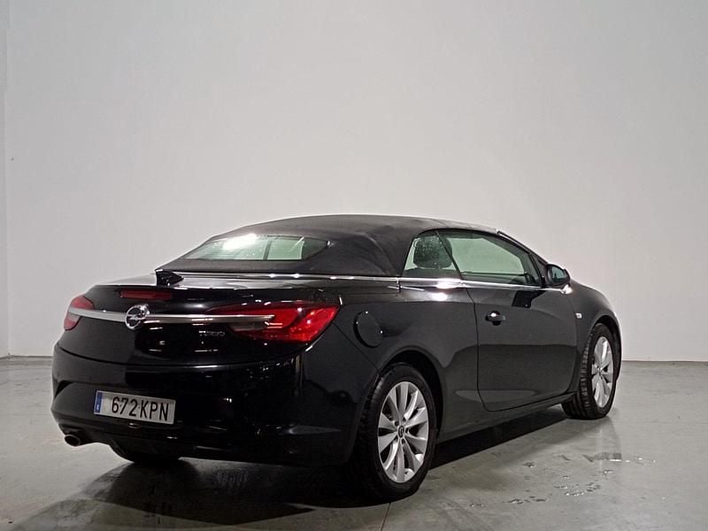 Usado Opel Cascada Excellence 170 CV (125 kW) 2018 Negro Descapotable