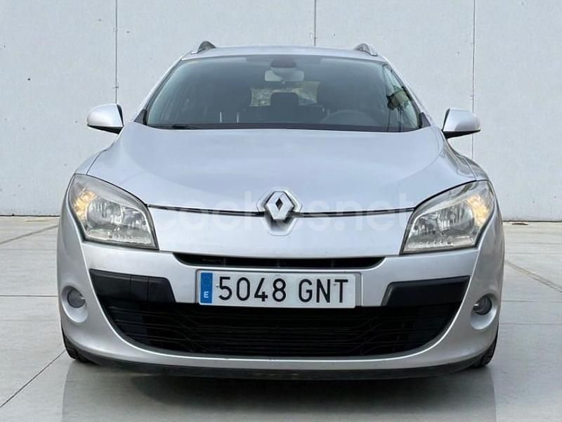 Usado Renault Mégane Dynamique 105 CV (77 kW) 2010 Gris / plata Berlina