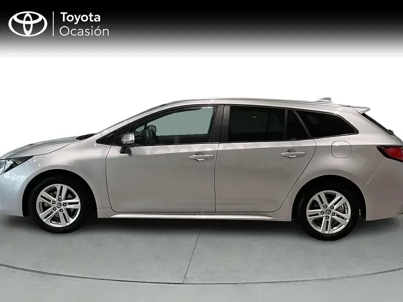 Usado Toyota Corolla Active 122 CV (89 kW) 2022 Gris / plata Familiar