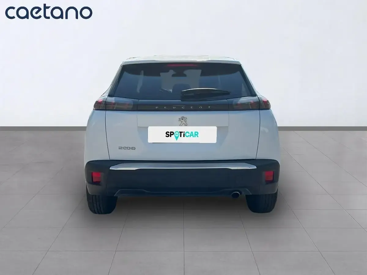 Usado Peugeot 2008 Active 110 CV (80 kW) 2022 Blanco SUV