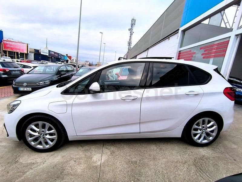 Usado BMW 225 Active Tourer iPerformance 220 CV (161 kW) 2021 Blanco Monovolumen