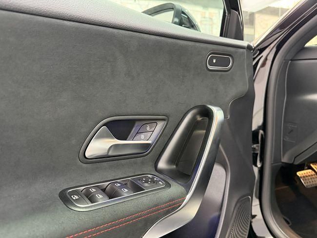 Usado Mercedes A180 116 CV (85 kW) 2025 Negro Berlina