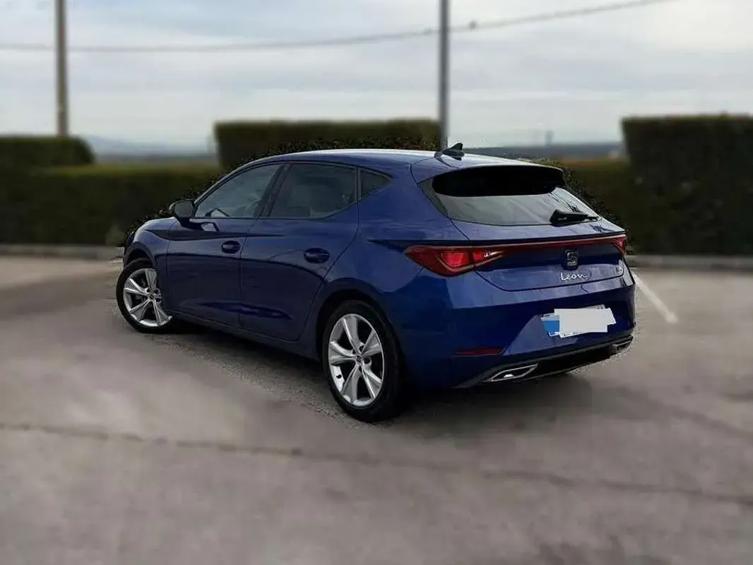 Usado Seat Leon FR 150 CV (110 kW) 2020 Azul Berlina
