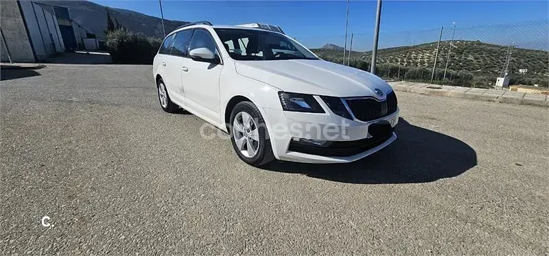 Usado Skoda Octavia Ambition 115 CV (84 kW) 2020 Blanco Familiar