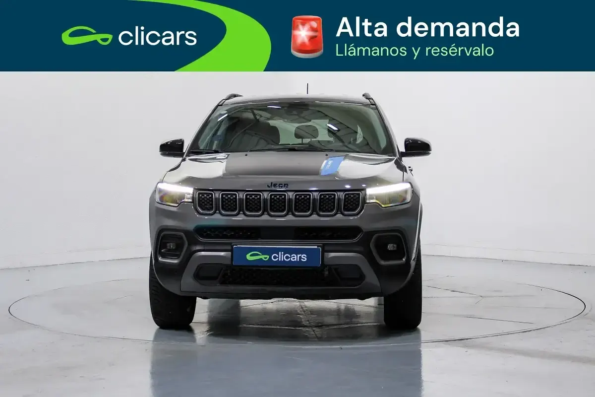 Usado Jeep Compass Trailhawk 240 CV (176 kW) 2024 Gris / plata SUV