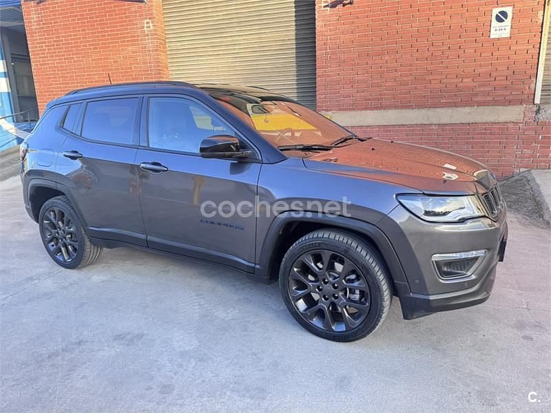 Usado Jeep Compass 240 CV (176 kW) 2020 Gris / plata SUV