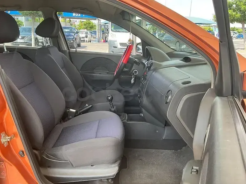 Usado Chevrolet Kalos SE 94 CV (69 kW) 2007 Naranja Berlina