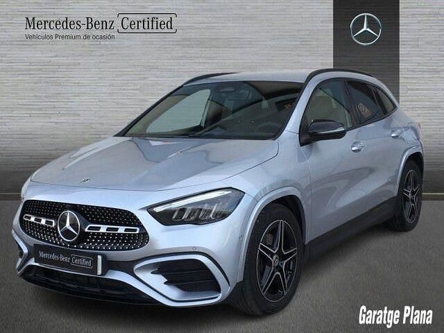 Usado Mercedes GLA200 AMG line 150 CV (110 kW) 2025 Plata hightech SUV