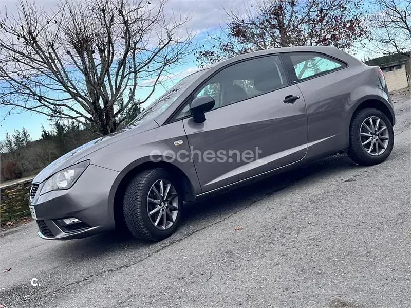 Usado Seat Ibiza SC I-Tech 70 CV (51 kW) 2014 Gris / plata Utilitario