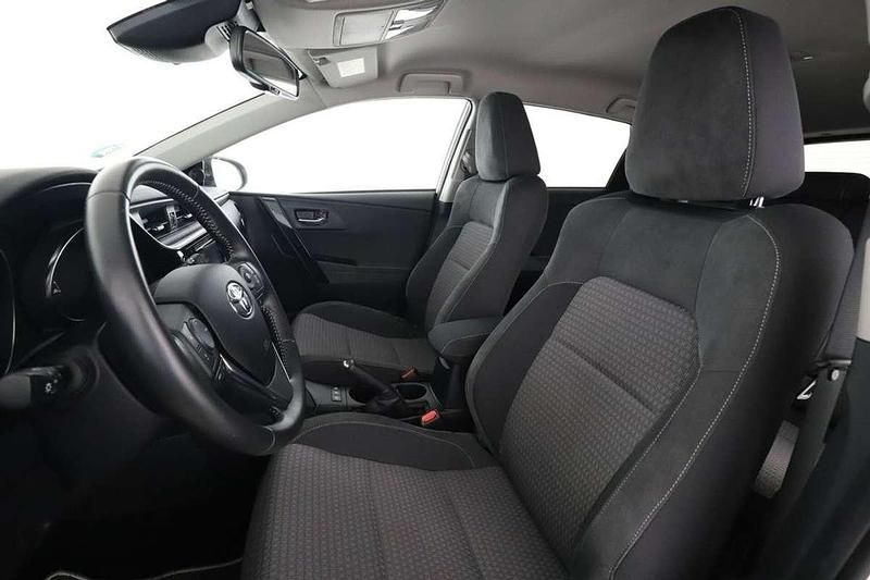 Blanco Usado 2018 Toyota Auris Hybrid Active Berlina | 18.399 € (Un poco caro) - Imagen 1/3