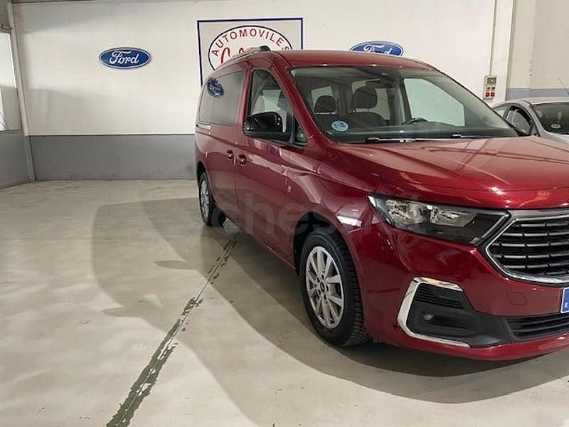 Usado Ford Tourneo Connect Titanium 122 CV (89 kW) 2023 Granate Monovolumen