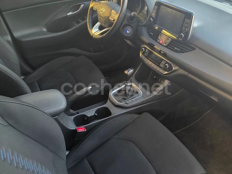 Usado Hyundai i30 GO! 120 CV (88 kW) 2018 Violeta / lila Familiar