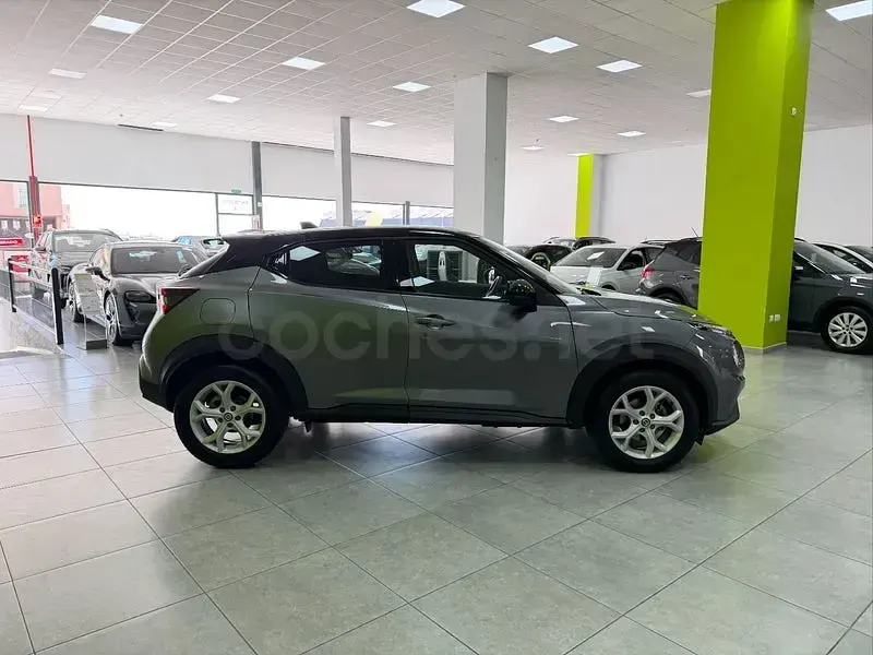 Usado Nissan Juke N-Connecta 114 CV (83 kW) 2022 Gris / plata SUV