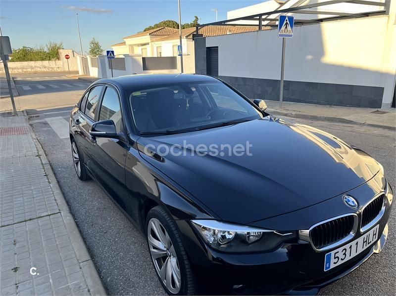 Usado BMW 318 Comfort Edition 143 CV (105 kW) 2013 Negro Berlina