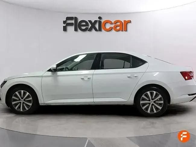 Usado Skoda Superb Style 150 HP (110 kW) 2022 Branco Carrinha