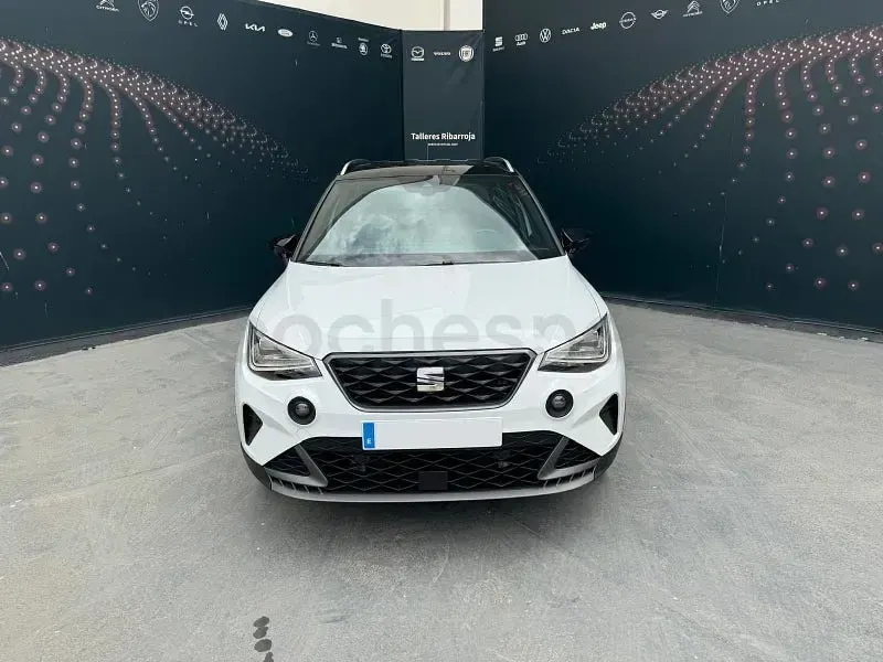 Usado Seat Arona FR 115 CV (84 kW) 2025 Blanco SUV